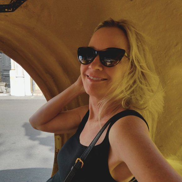 Meet your Posher, Leslie - Picture 2 of 2